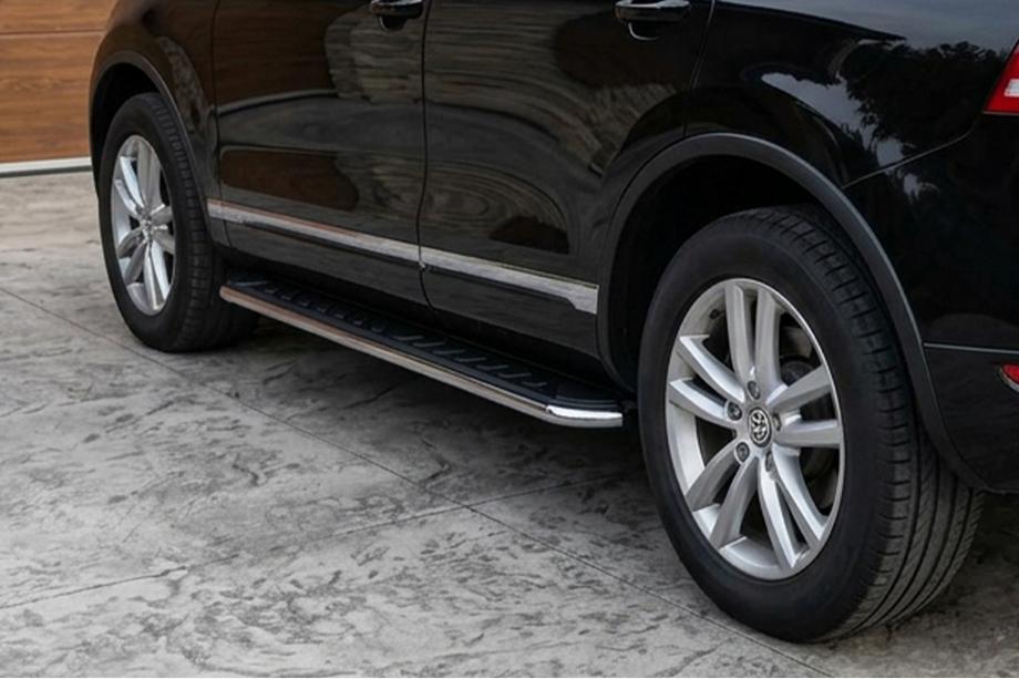 Porsche Cayenne 2003–2010 Bočné prahy Maydos V1 (2 ks, hliník ↗ nehrdzavejúca oceľ) Image