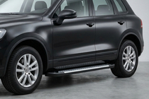 Porsche Cayenne 2003–2010 Bočné nášľapy Allmond (2 ks, hliník) fotografia 1