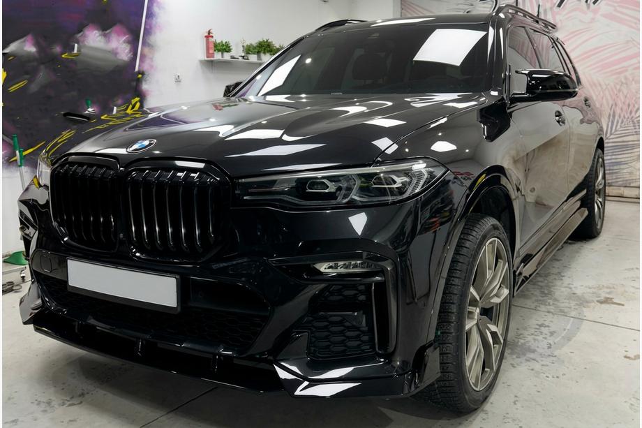 BMW X7 G07 2019– Paradigm Black Knight V2 karosársky kit (pre M-Sport 2018-2022) Fotografia 2