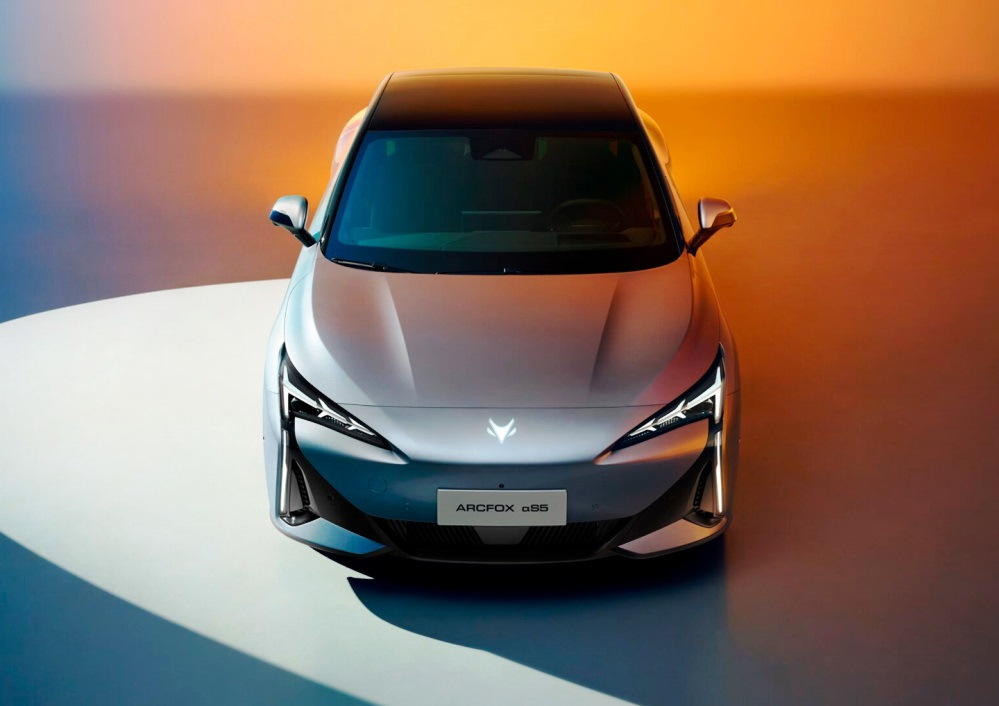 Recenzia Arcfox S5: elektrický sedan pre dynamickú jazdu