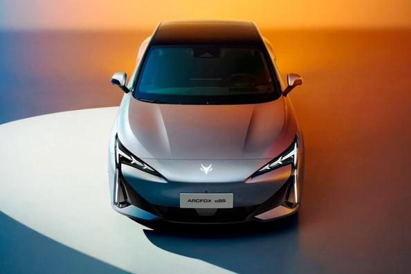 Recenzia Arcfox S5: elektrický sedan pre dynamickú jazdu
