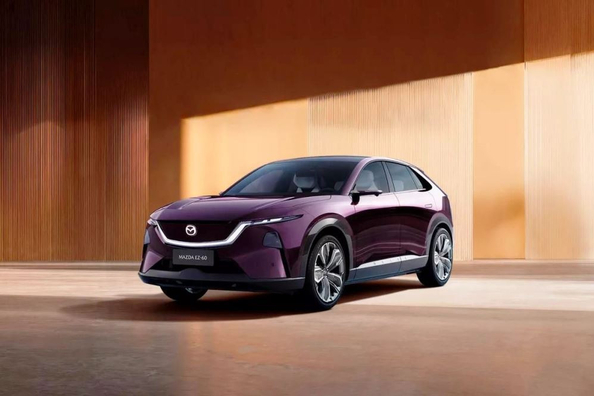 Prehľad Mazda EZ-60: hybrid aj elektromobil v jednom modeli