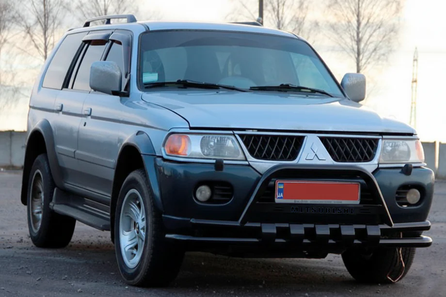 Mitsubishi Pajero Sport 1996–2007 Predný ochranný rám ST015WT Black (nerez) Fotografia 3