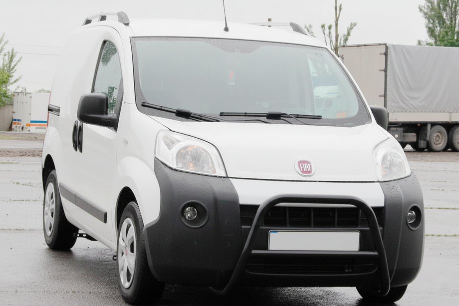 Fiat Fiorino/Qubo 2008–2024 Bullbar WT006 Black (nerez) Fotografia 2