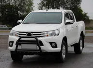 Toyota Hilux 2015– Predný ochranný rám QT008 Black (nerez) fotografia 3