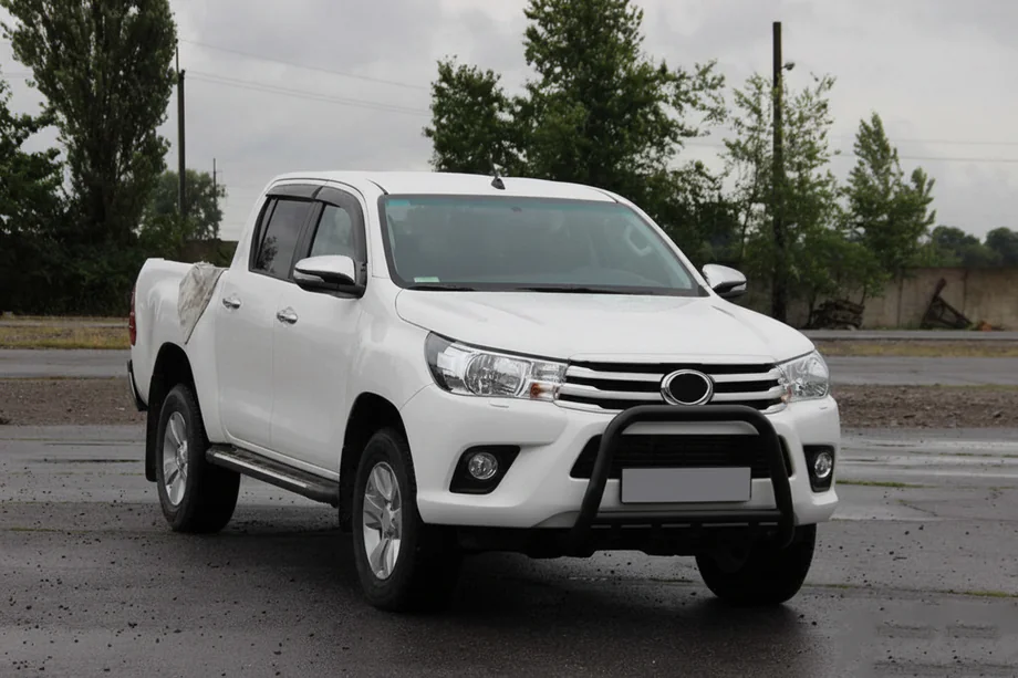 Toyota Hilux 2015– Predný ochranný rám QT008 Black (nerez) Image