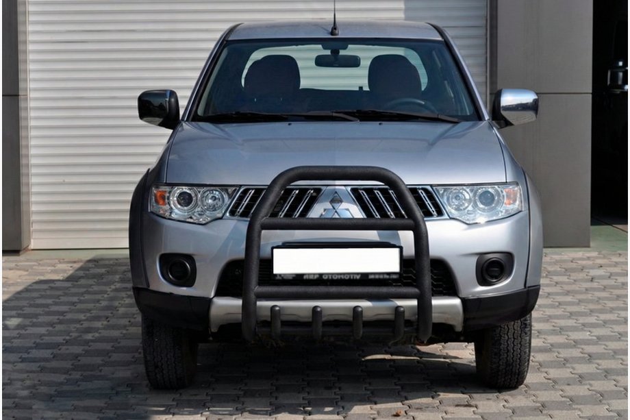 Mitsubishi Pajero Sport 2008–2015 Predný ochranný rám QT007 Black (nerez) Fotografia 2