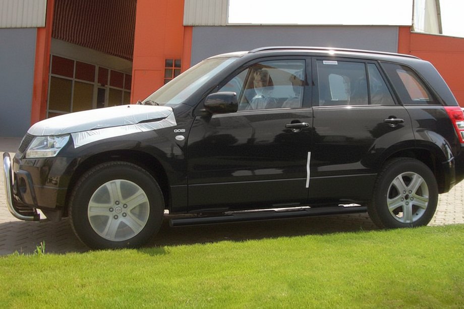 Suzuki Grand Vitara 2005–2017 Bočné rúrky Black (2 ks, nerez) Image