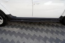 Renault Duster 2008–2017 Bočné rúrky s vložkami Black (2 ks, nerez) fotografia 1
