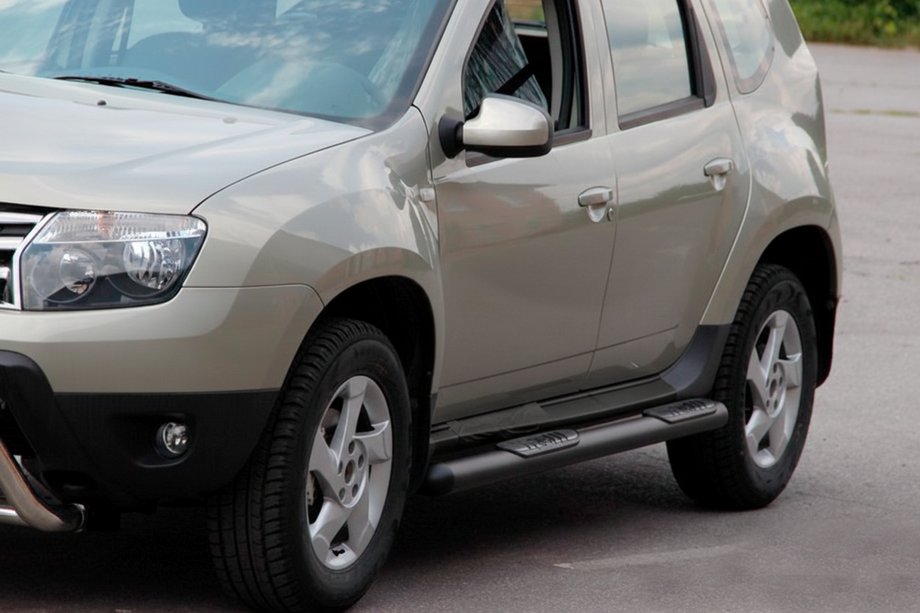 Dacia Duster 2008–2018 Bočné rúrky s vložkami Black (2 ks, nerez) Fotografia 2