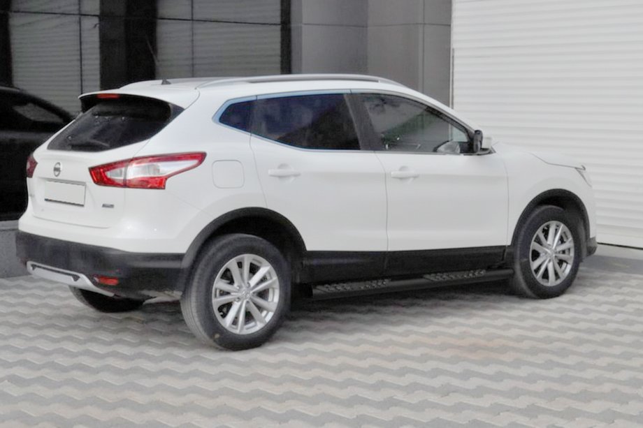 Nissan Qashqai 2014–2021 Bočné rúrky Black (2014-2017, 2 ks, nerez) Image