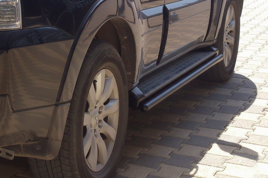 Mitsubishi Pajero Wagon IV 2006–2021 Bočné rúrky Black (2 ks, nerez) Image