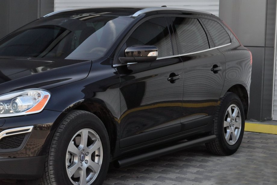 Volvo XC60 2009–2017 Bočné rúrky BB004 Black (2 ks, nerez) Image