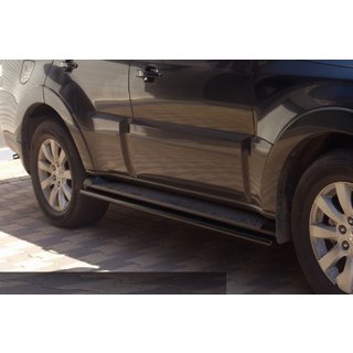 Bočné rúrky na originálne úchyty Black (2 ks, nerez) Mitsubishi Pajero Wagon III 1999–2006 fotografia 3