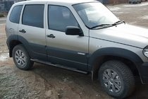 Chevrolet Niva 1998–2020 Bočné rúrky Black (2 ks, nerez) fotografia 3