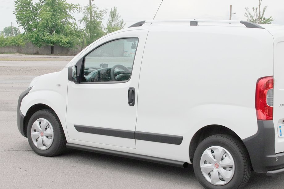 Fiat Fiorino/Qubo 2008–2024 Bočné rúrky Ø60 Black (2 ks, nerez) Image