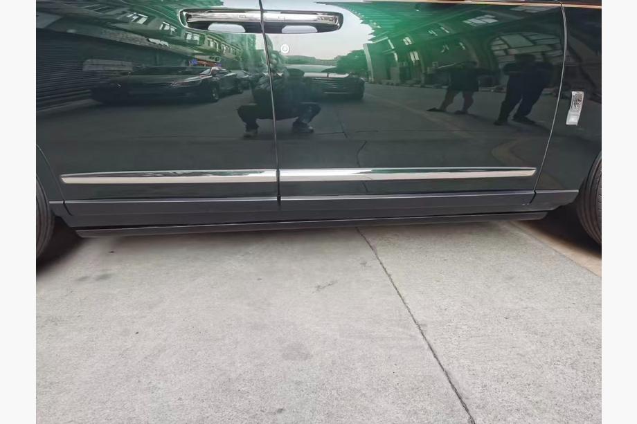 Rolls-Royce Cullinan 2018– OEM bočné prahy (2 ks) Image
