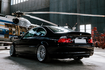 BMW 3 E46 1998–2006 CSL-Style V3 spojler (pre SD, lesklá čierna) fotografia 4