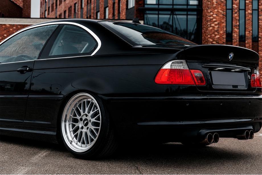 BMW 3 E46 1998–2006 CSL-Style V3 spojler (pre SD, lesklá čierna) Image