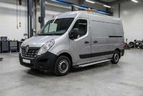 Renault Master 2011–2023 Bočné nášľapy Allmond Grey (2 ks, hliník) Dlhý rázvor fotografia 1