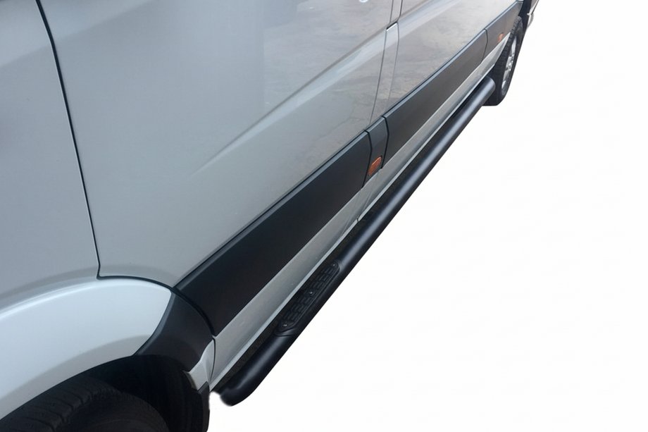 Volkswagen Crafter 2006–2016 Bočné rúrky Black (2 ks, nerez) Ø60, stredný rázvor Fotografia 5