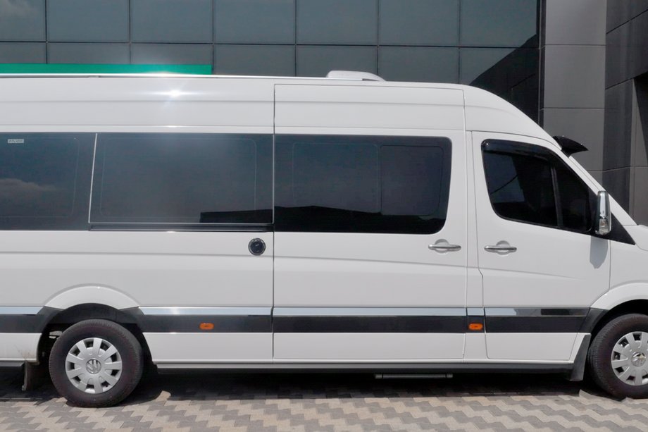 Volkswagen Crafter 2006–2016 Bočné rúrky Black (2 ks, nerez) Ø60, stredný rázvor Fotografia 3