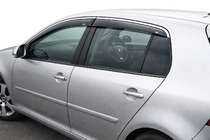 Volkswagen Golf 5 2003–2009 Deflektory okien s chrómovou lištou (HB, 4 ks, Niken) fotografia 1