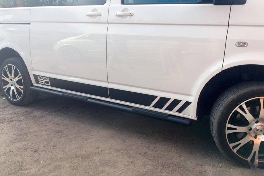 Volkswagen T5 Transporter 2003–2010 Bočné rúrky Black (2 ks, nerez) 60 mm, krátky rázvor Fotografia 12