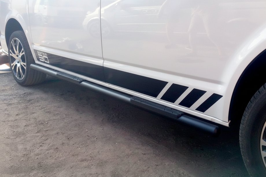 Volkswagen T5 Multivan 2003–2010 Bočné rúrky Black (2 ks, nerez) 70 mm, dlhý rázvor Fotografia 3
