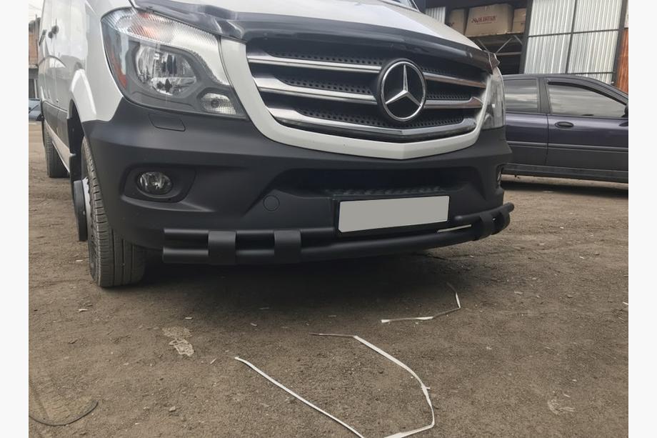 Mercedes Sprinter W906 2006–2018 Predná spodná ochranná tyč Shark Black (nerez) Image