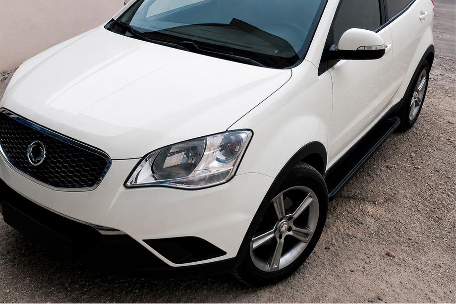 SsangYong Korando 2010–2019 Bočné nášľapy Allmond Black (2 ks, hliník) Image