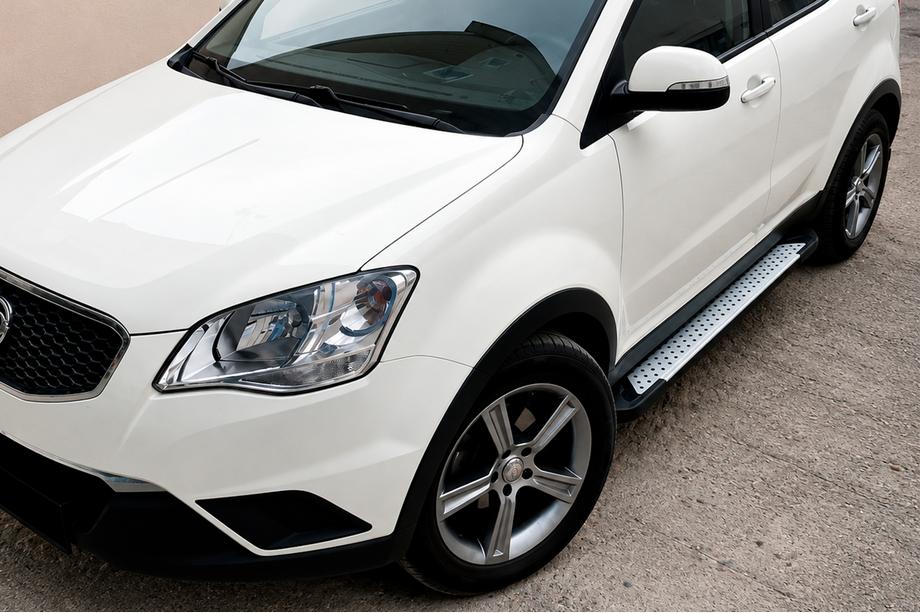 SsangYong Korando 2010–2019 Bočné nášľapy Allmond Grey (2 ks, hliník) Image