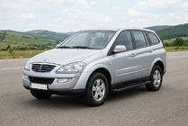 SsangYong Kyron 2005–2014 Bočné nášľapy Allmond Black (2 ks, hliník) fotografia 1