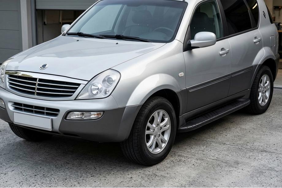 SsangYong Rexton I 2001–2017 Bočné nášľapy Bosphorus Black (2 ks, hliník) 2005-2012 Image