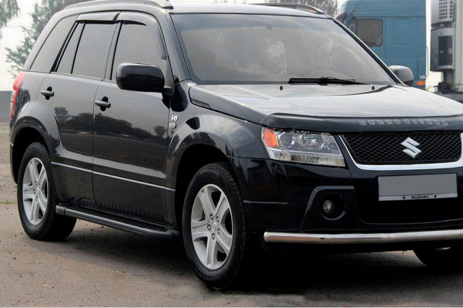 Suzuki Grand Vitara 2005–2017 Bočné nášľapy Allmond Black (2 ks, hliník) Image