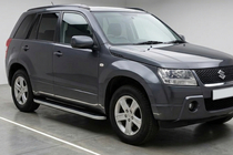 Suzuki Grand Vitara 2005–2017 Bočné nášľapy Tayga Grey (2 ks, hliník) fotografia 1