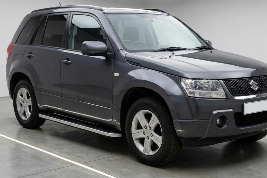 Suzuki Grand Vitara 2005–2017 Bočné nášľapy Tayga Grey (2 ks, hliník) Image