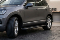 Volkswagen Touareg 2002–2010 Bočné nášľapy Bosphorus Black (2 ks, hliník) fotografia 1
