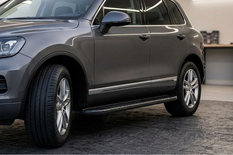 Volkswagen Touareg 2002–2010 Bočné nášľapy Bosphorus Black (2 ks, hliník) Image