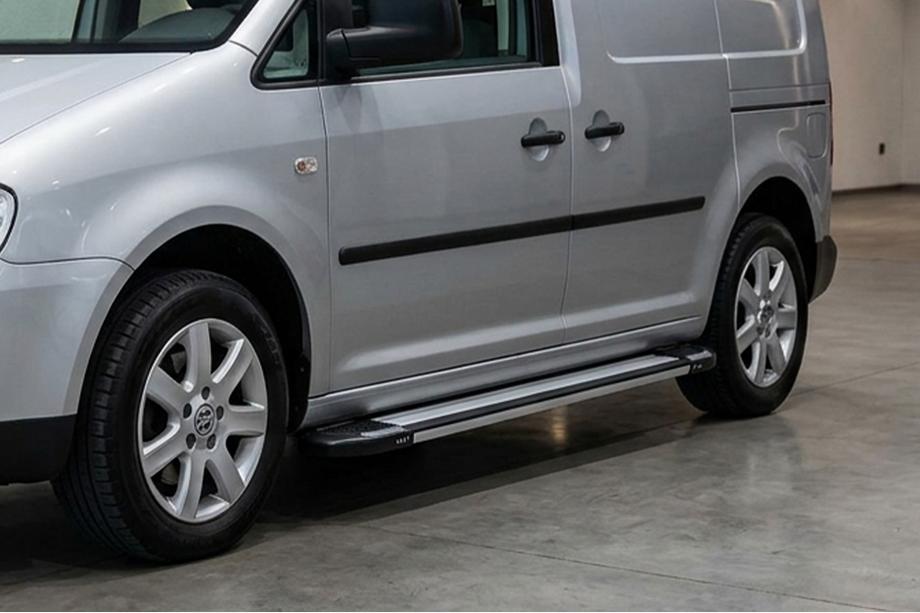 Volkswagen Caddy 2010–2015 Bočné nášľapy Rainbow (2 ks, hliník) Maxi rázvor Image