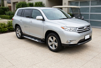 Toyota Highlander 2008–2013 Bočné nášľapy Sunrise (2 ks, hliník) fotografia 1