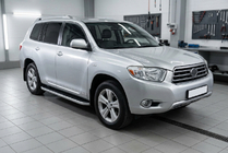 Toyota Highlander 2008–2013 Bočné nášľapy Tayga Grey (2 ks, hliník) fotografia 1