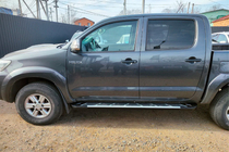 Toyota Hilux 2006–2015 Bočné nášľapy Sunrise (2 ks, hliník) fotografia 4