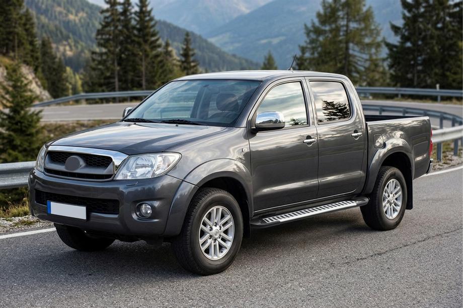 Toyota Hilux 2006–2015 Bočné prahy Line (2 ks, hliník) Image