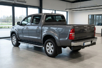 Toyota Hilux 2006–2015 Bočné nášľapy Tayga Grey (2 ks, hliník) fotografia 1