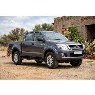 Bočné nášľapy Allmond Black (2 ks, hliník) Toyota Hilux 2006–2015 fotografia 1