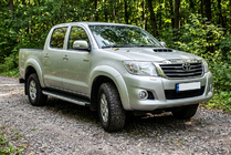 Toyota Hilux 2006–2015 Bočné prahy Fullmond (2 ks, hliník) fotografia 1