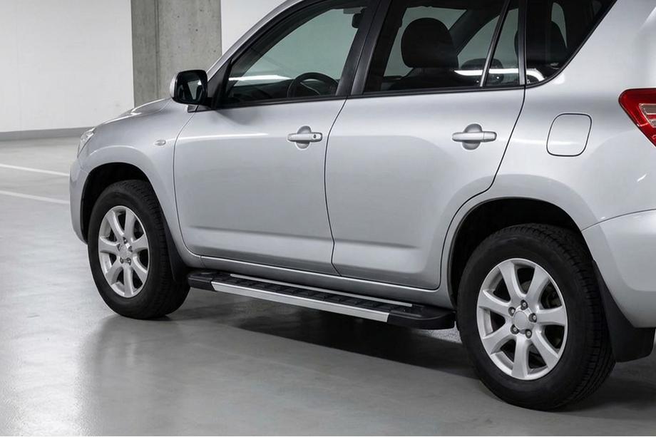 Toyota Rav 4 2006–2013 Bočné nášľapy RedLine V1 (2 ks, hliník) Image