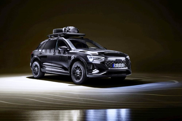 Recenzia Audi Q8 e-tron edition Dakar
