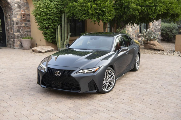 Lexus IS 500: výkonný športový sedan s atmosférickým V8 Fotografia 3